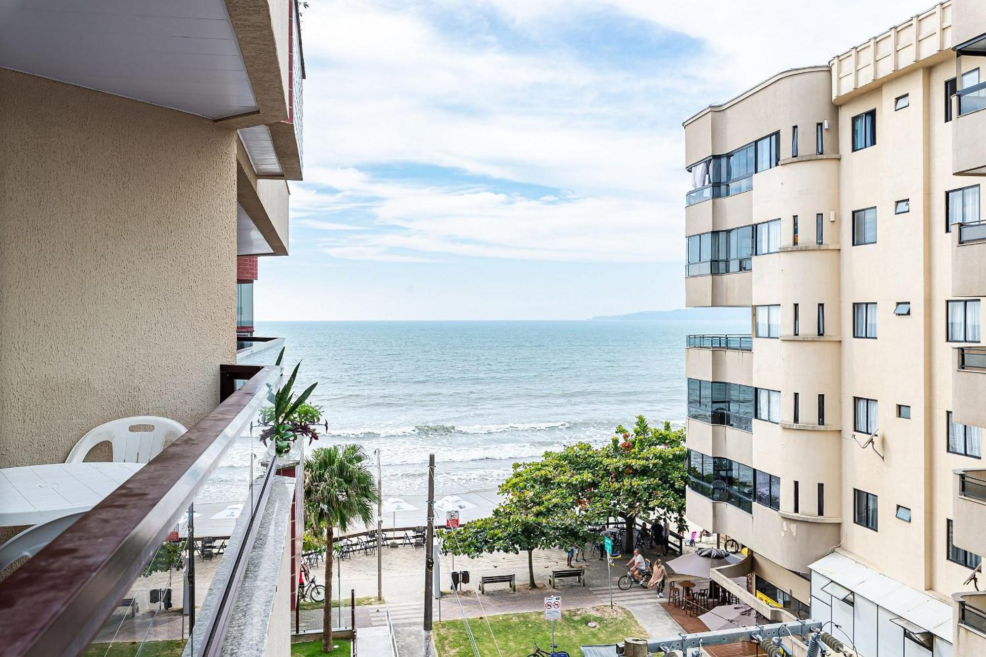 Apto Pe Na Areia Vista Mar Em Meia Praia Evb308 Итапема Екстериор снимка